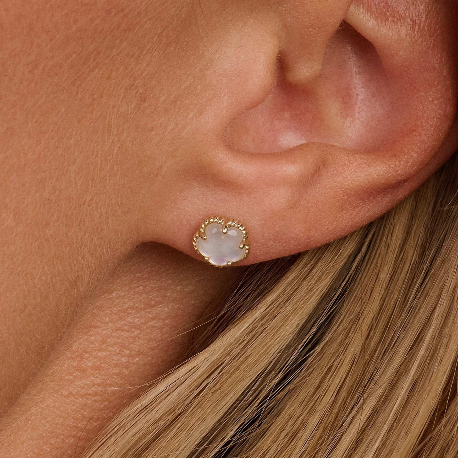 Blush Ohrstecker mit Perlmutt – 585 Gold, goldfarben, 7,4 mm, Damen-Ohrschmuck